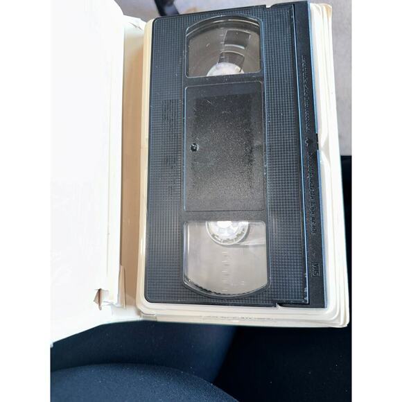 Disney’s Bedknobs and Broomsticks VHS Vintage - Picture 4 of 4